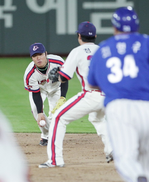 신본기 수비모습